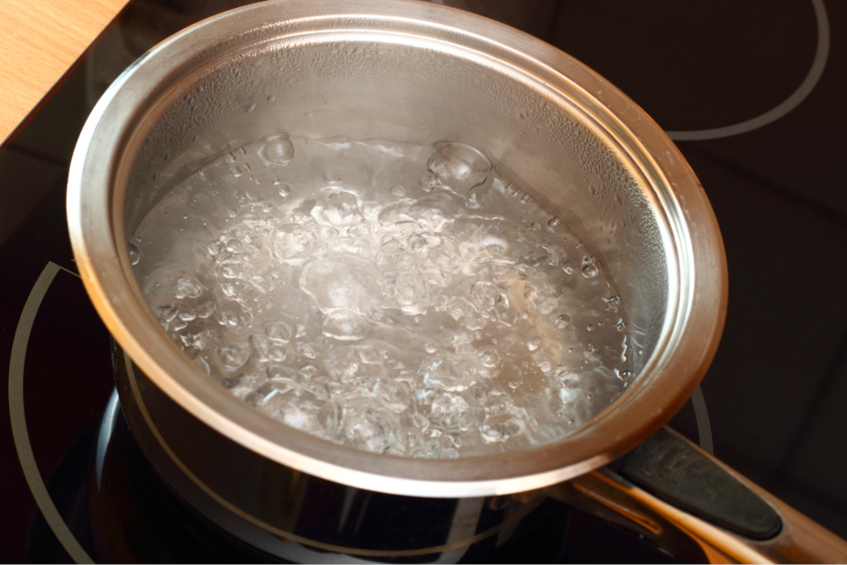 Das vorsorgliche Abkochgebot für Trinkwasser in Teilen der Wiesbadener Innenstadt gilt weiterhin. Grund ist eine am Freitag, 25. September 2026, festgestellte bakterielle Belastung mit Pseudomonas aeruginosa in der näheren Umgebung des Kurhauses.