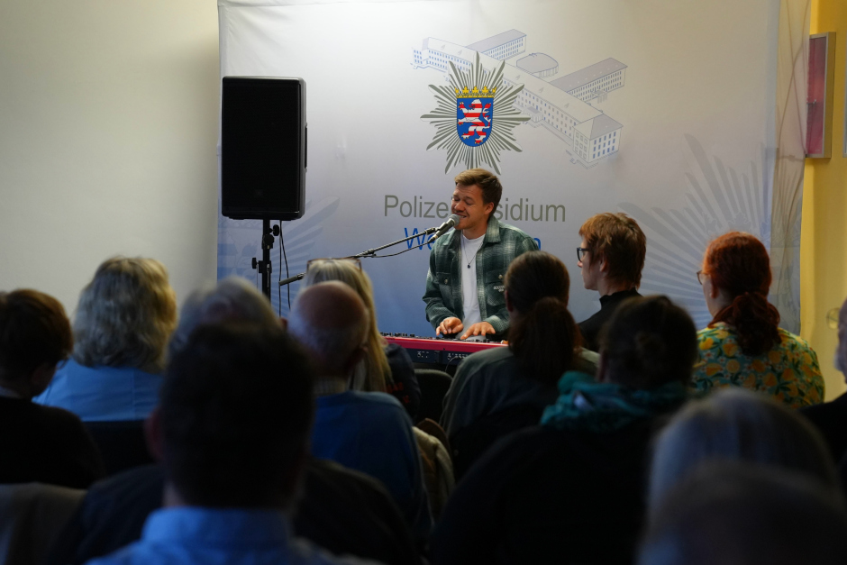 „Abpfiff, kein Spielraum für Missbrauch“: Polizeipräsidium Westhessen startet Aktion Schutzschild am Donnerstag in Wiesbaden.