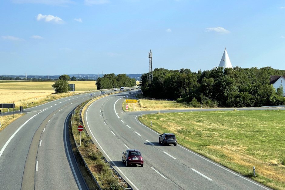 B455 wieder frei: Die Sanierung der Boelckestraße auf Höhe Fort Biehler in Wiesbaden-Erbenheim endet am 30. Oktober. Gesperrte Rampen nach Kastel und Erbenheim öffnen wieder