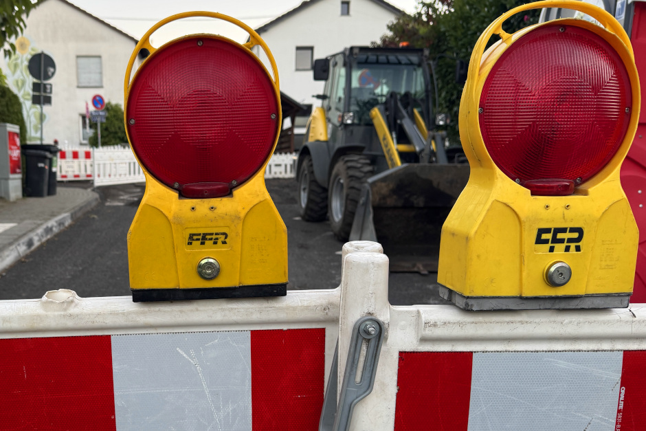 Igstadter Straße in Wiesbaden-Bierstadt für Sanierungsarbeiten gesperrt. Verkehr wird umgeleitet.