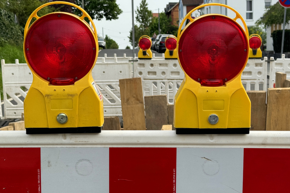 Sperrung der Steinkopfstraße in Wiesbaden-Heßloch für Kanalbauarbeiten.
