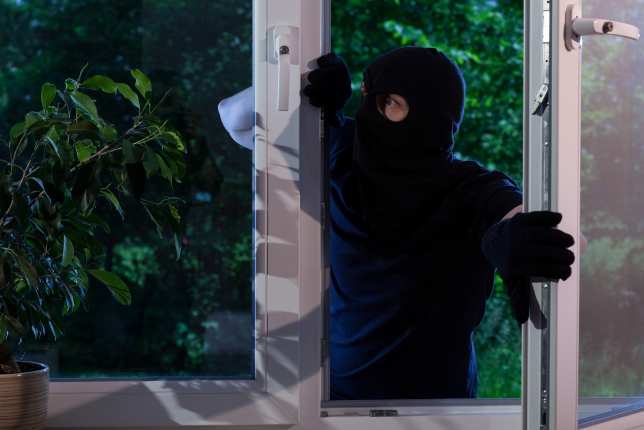 Einbrecher flüchten aus Reihenhaus am Freitagabend in Wiesbaden-Dotzheim.