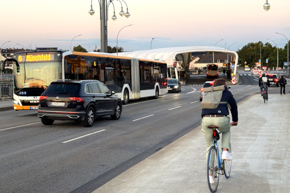 Über den Rhein geradelt: Daten-Offensive auf drei Brücken ebnet Weg für Radschnellverbindung zwischen Wiesbaden und Mainz.