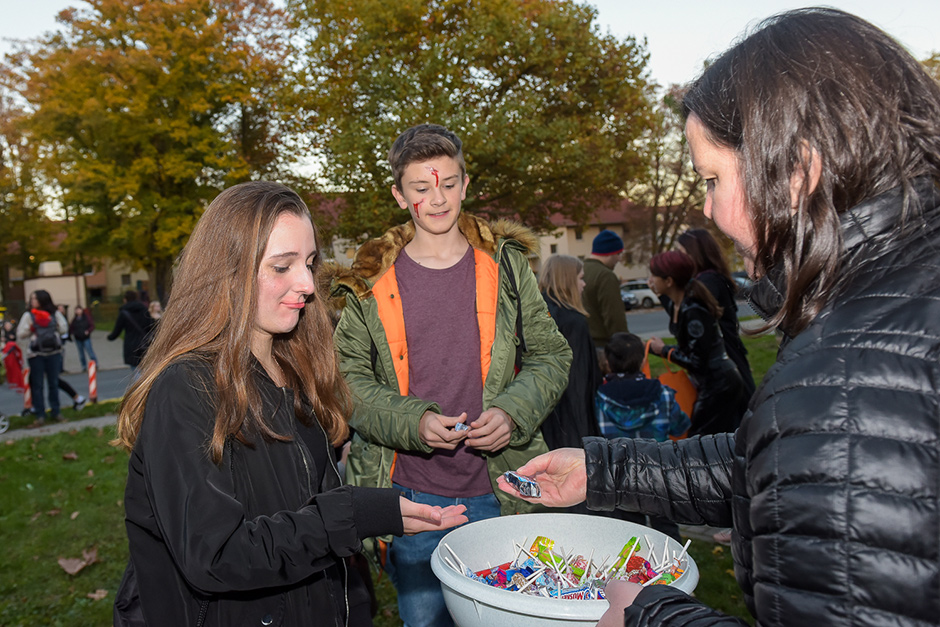 Echtes US-Halloween in Wiesbaden: Am Samstag, 31. Oktober, öffnen die Housing Areas Aukamm und Crestview zum Trick-or-Treat. Alle Infos zu Straßensperren auf wiesbadenaktuell.de!