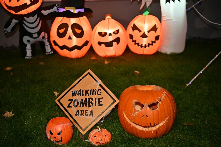 Gruselspaß ohne Horror: Vier stimmungsvolle Halloween-Nächte in Hofheim-Wallau. Kürbiswaffeln, Labyrinth und Lichterzauber: Familienfreundliche Halloween Nights vor den Toren Wiesbadens.