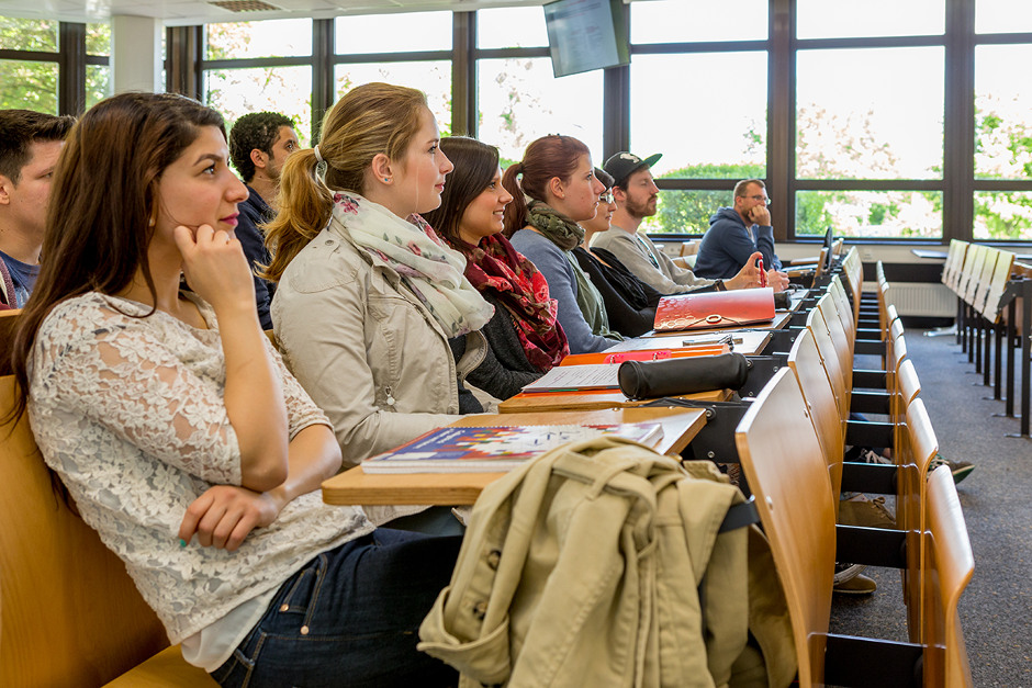 Rekordstart ins Semester: Die Hochschule RheinMain begrüßt 2.949 neue Studierende in Wiesbaden und Rüsselsheim. Feierlicher Empfang im Schlachthof.