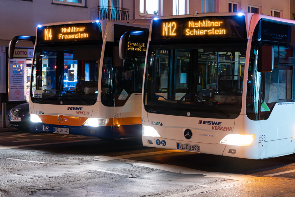 Zeitumstellung auf Winterzeit: ESWE Verkehr passt die Nachtbusse an. Wann die Nightliner und die Linie 6 in Wiesbaden fahren.