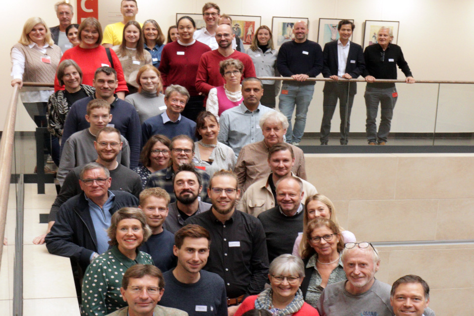 Nachhaltiger Erfolg: Sieben Wiesbadener ÖKOPROFIT-Einsteigerbetriebe sparen 122.000 Euro und 16 Tonnen CO2. Erbslöh Geisenheim und Kunsthaus als Sieger prämiert.