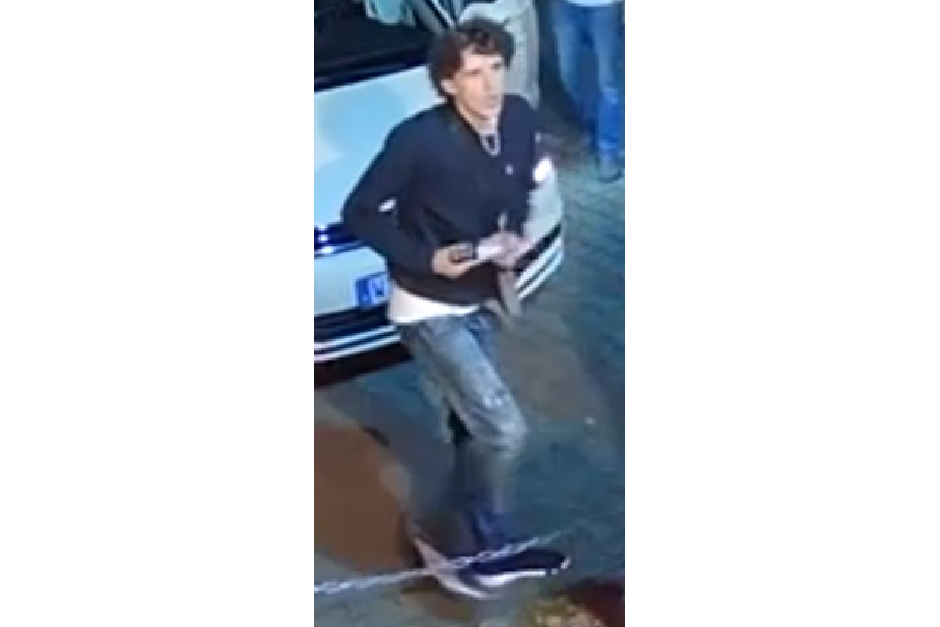 Brutale Attacke in Mainz-Kastel: Zwei Männer schossen einem 40-Jährigen vor einem Saunaclub ins Gesicht. Die Polizei fahndet jetzt öffentlich mit Fotos nach den Tätern.