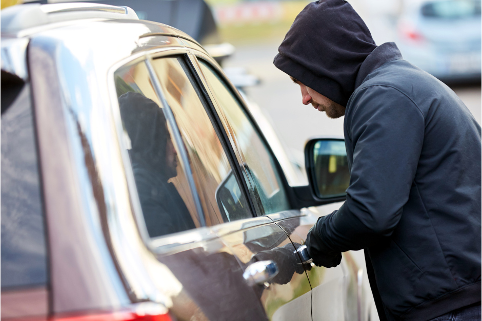 Unverschlossen mit Schlüssel: In Dotzheim klauten Diebe einen BMW, den der Besitzer per Handy am Berufsschulzentrum ortete. Täter auf der Flucht – Zeugenaufruf auf wiesbadenaktuell.de!
