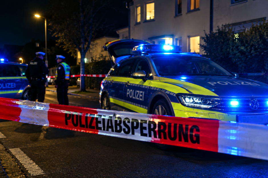 Tötungsdelikt in der Drudenstraße: Staatsanwaltschaft Wiesbaden bestätigt Gewalttat an 45-Jährigem. 47-jährige Verdächtige sitzt in U-Haft – alle Details auf wiesbadenaktuell.de!