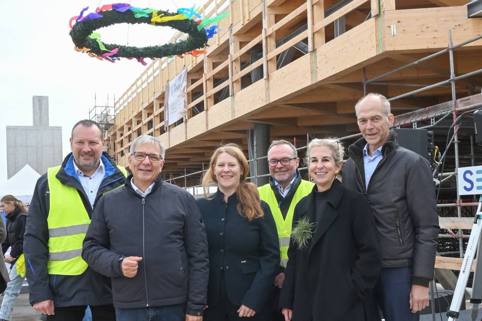 Meilenstein am Konrad-Adenauer-Ring: Richtfest für den 153-Millionen-Sportpark Rheinhöhe am Dienstag gefeiert!
