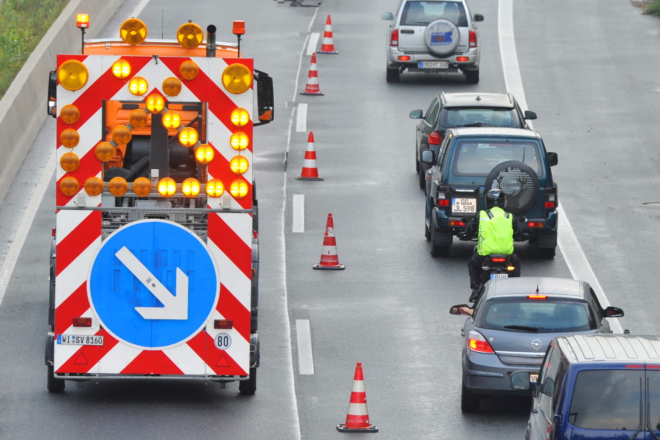 : Klarheit im Schiersteiner Kreuz: Am Dienstag, 13. Oktober, ist vor allem der Abbieger von der A643 auf die A66 Richtung Frankfurt gesperr
