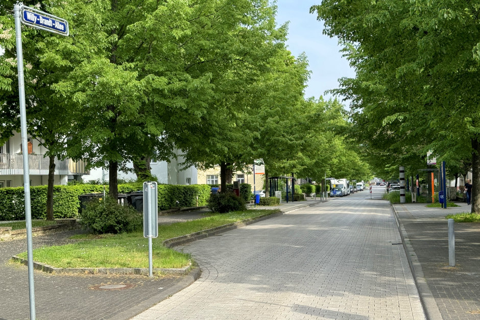 Willy-Brandt-Allee im Europaviertel wieder für Pkw gesperrt: Nach Abschluss der Arbeiten in der Waldstraße kontrolliert die Stadtpolizei das Durchfahrtverbot.